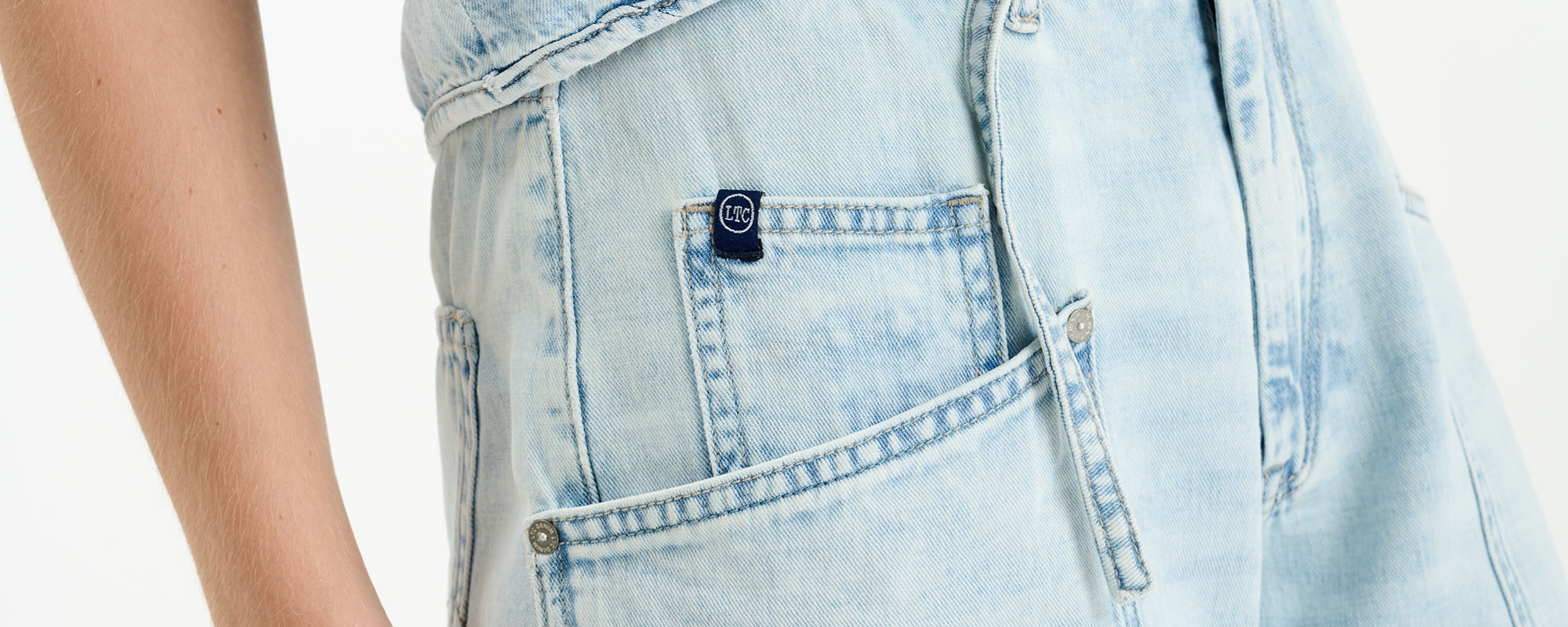 Finishes Jeans Damen