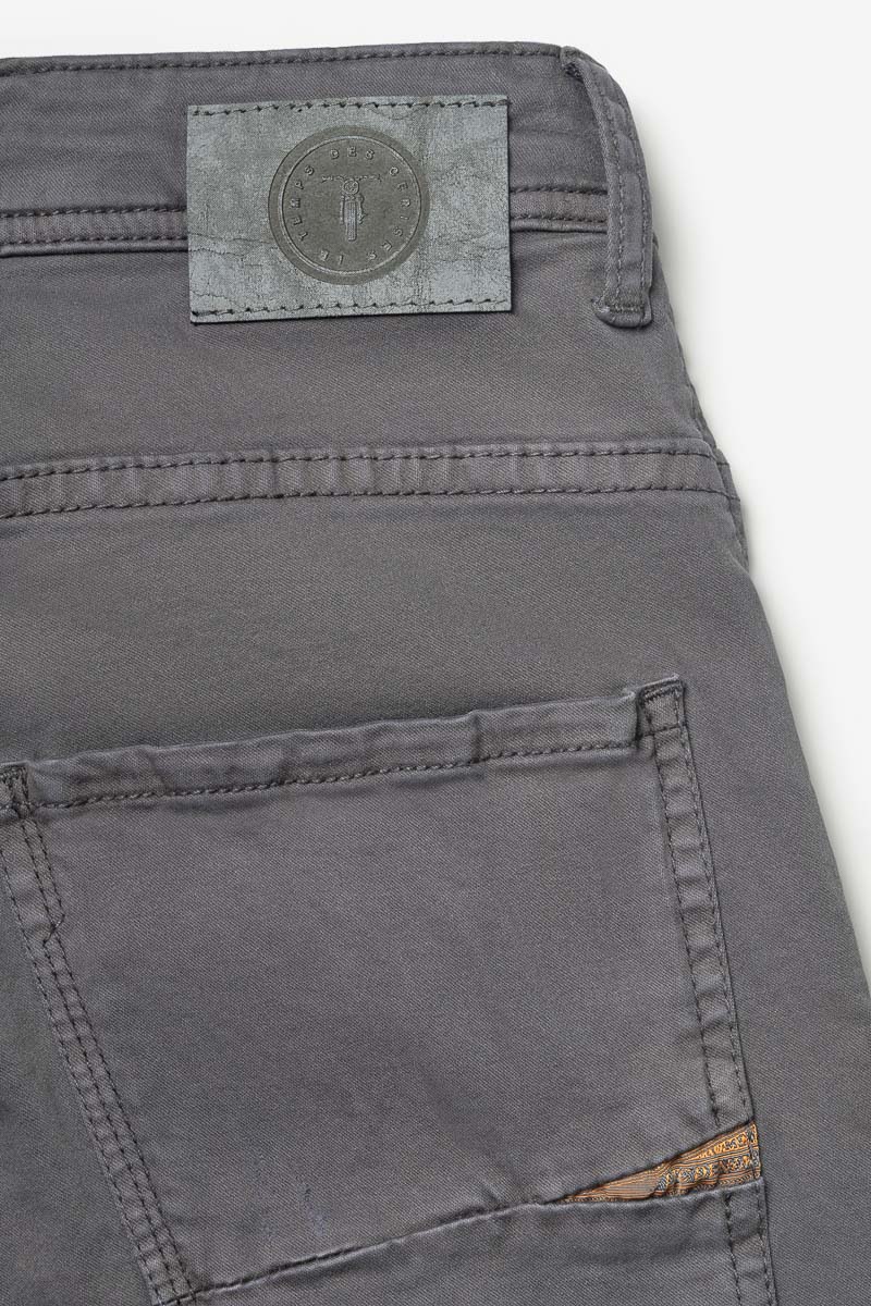 Hose Tobati in grau