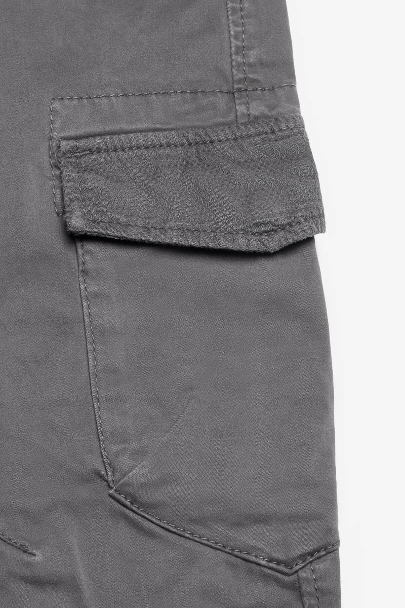 Hose Tobati in grau
