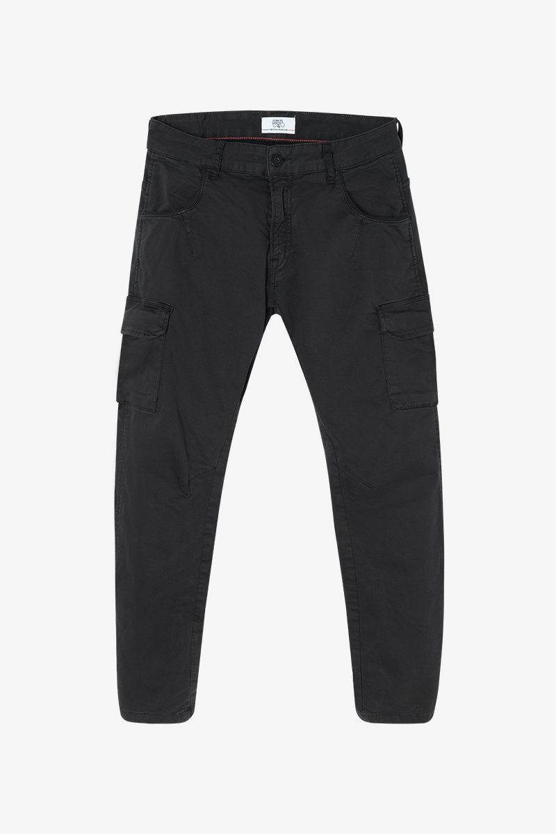 Hose Rivera in schwarz
