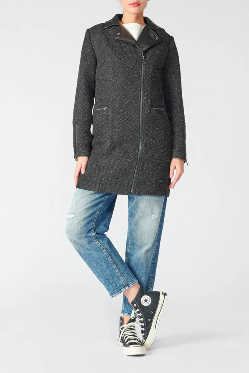 Mantel Aitana in schwarz