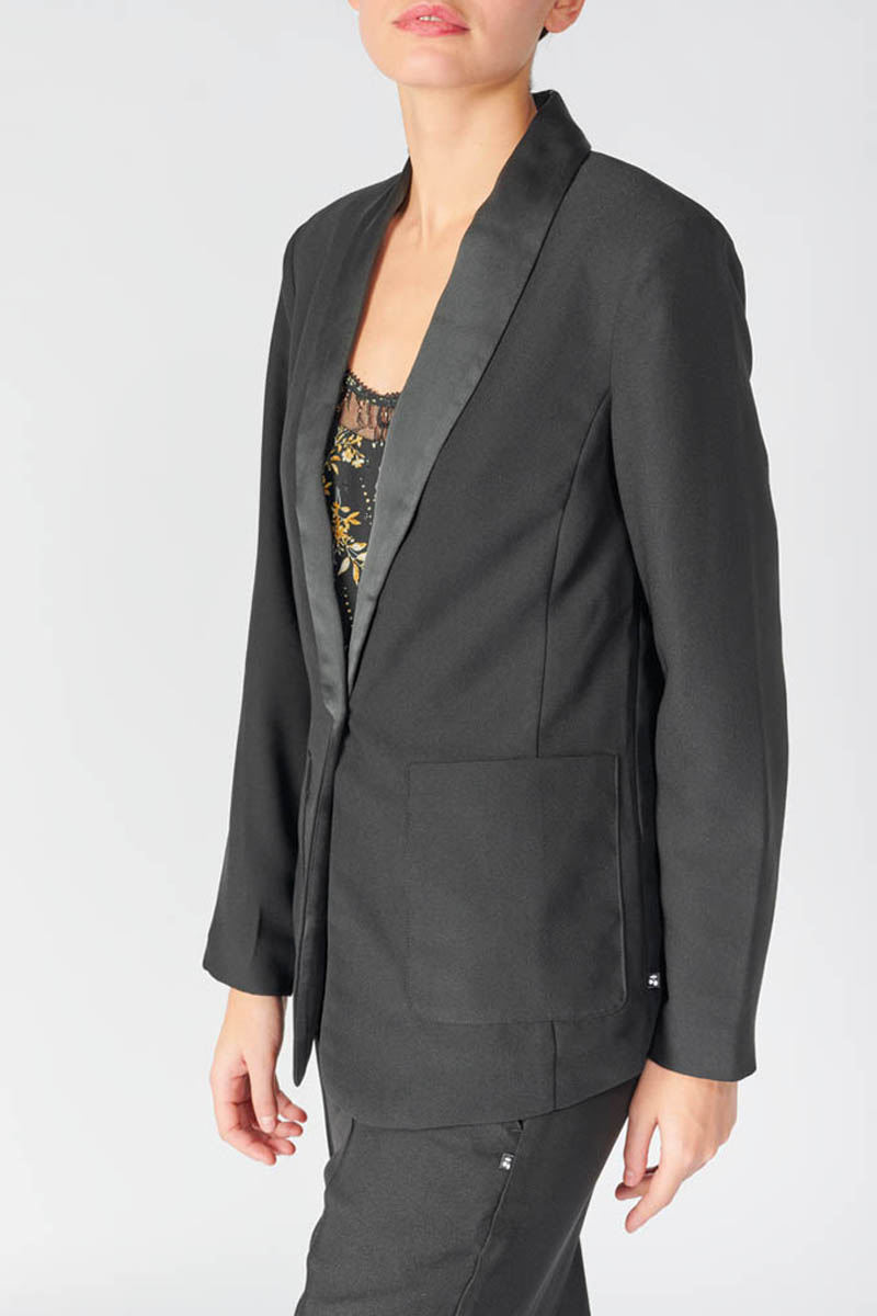 Jacke Varja in schwarz