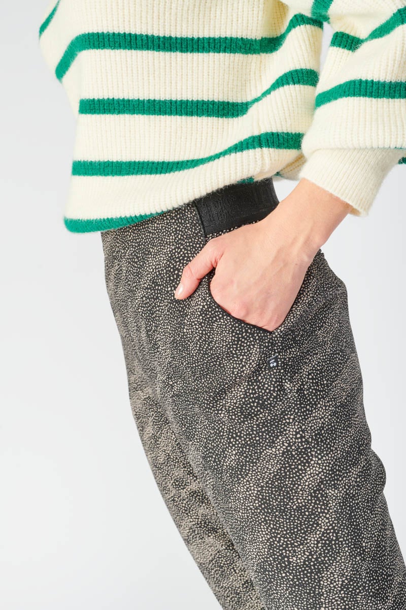 Hose Dorina in schwarz