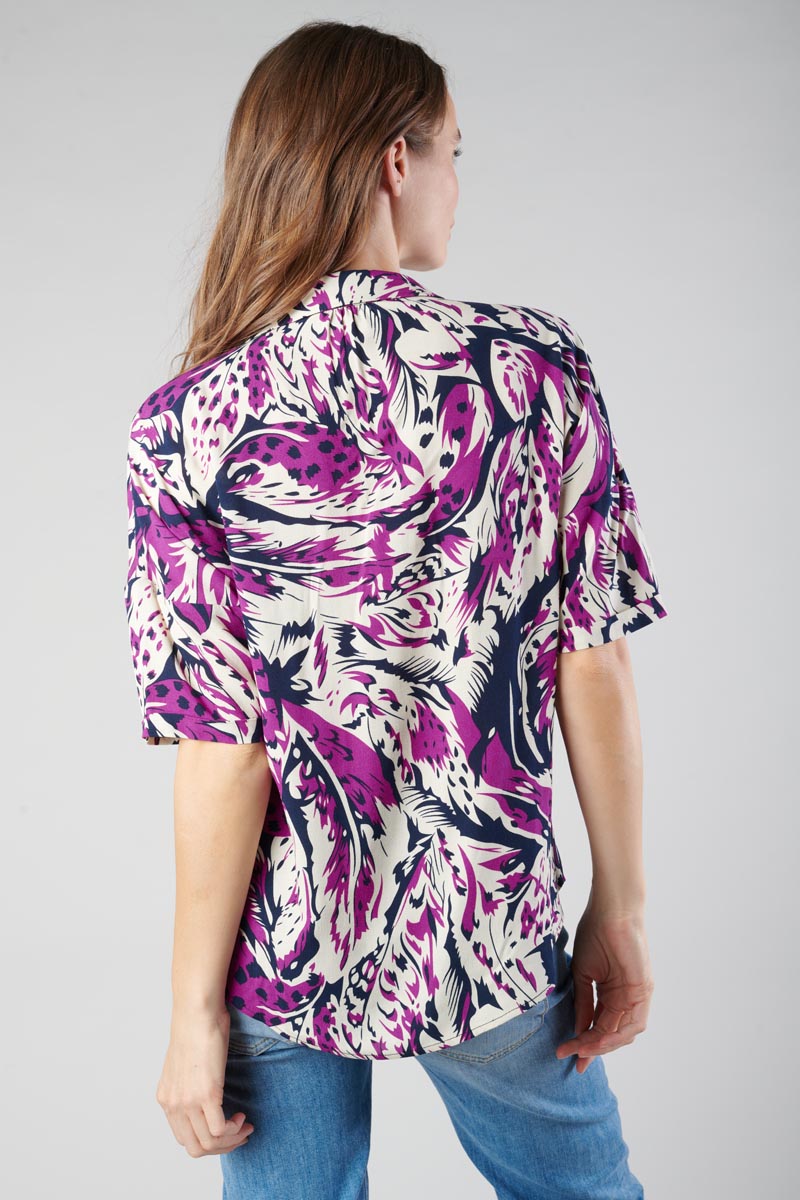 Bluse Gabryel mit Dschungelmuster in Violine