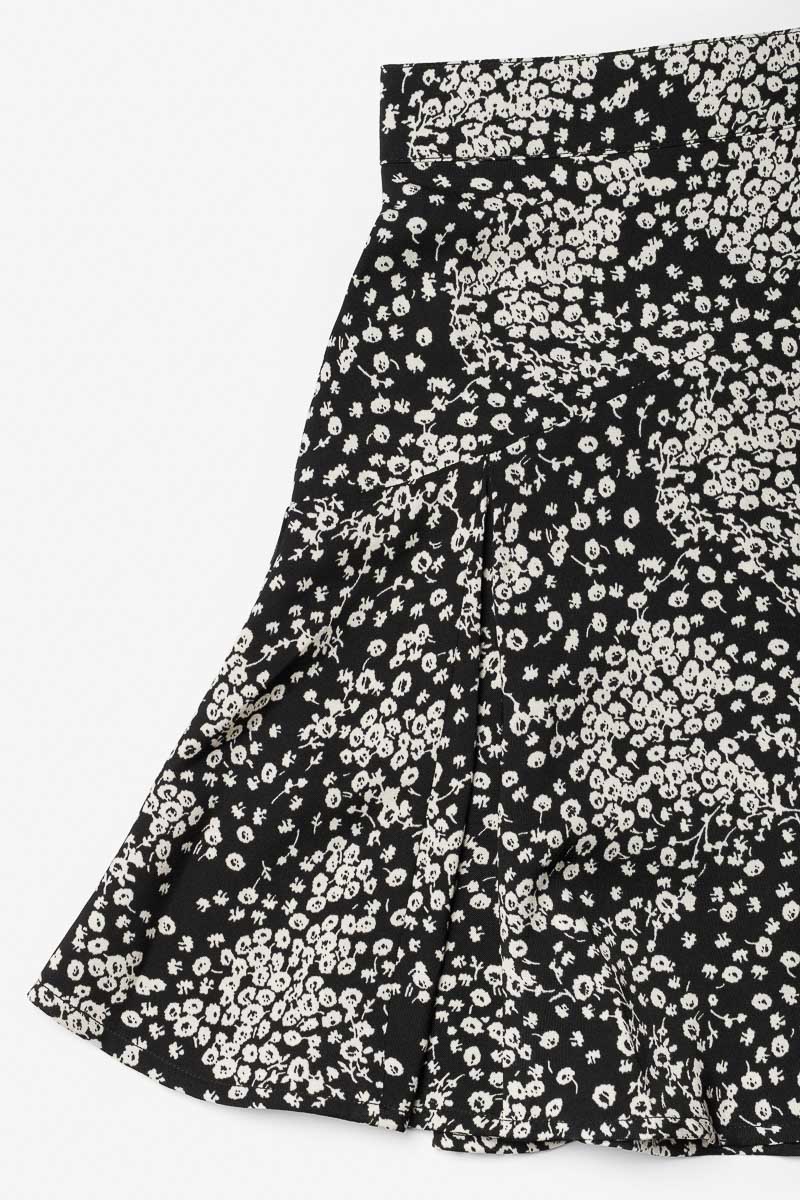 Shorts-Rock Cassandgi mit schwarz-weißem Blumenmuster