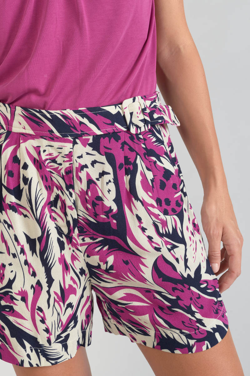 Shorts Armelle mit Dschungelmuster in Violine