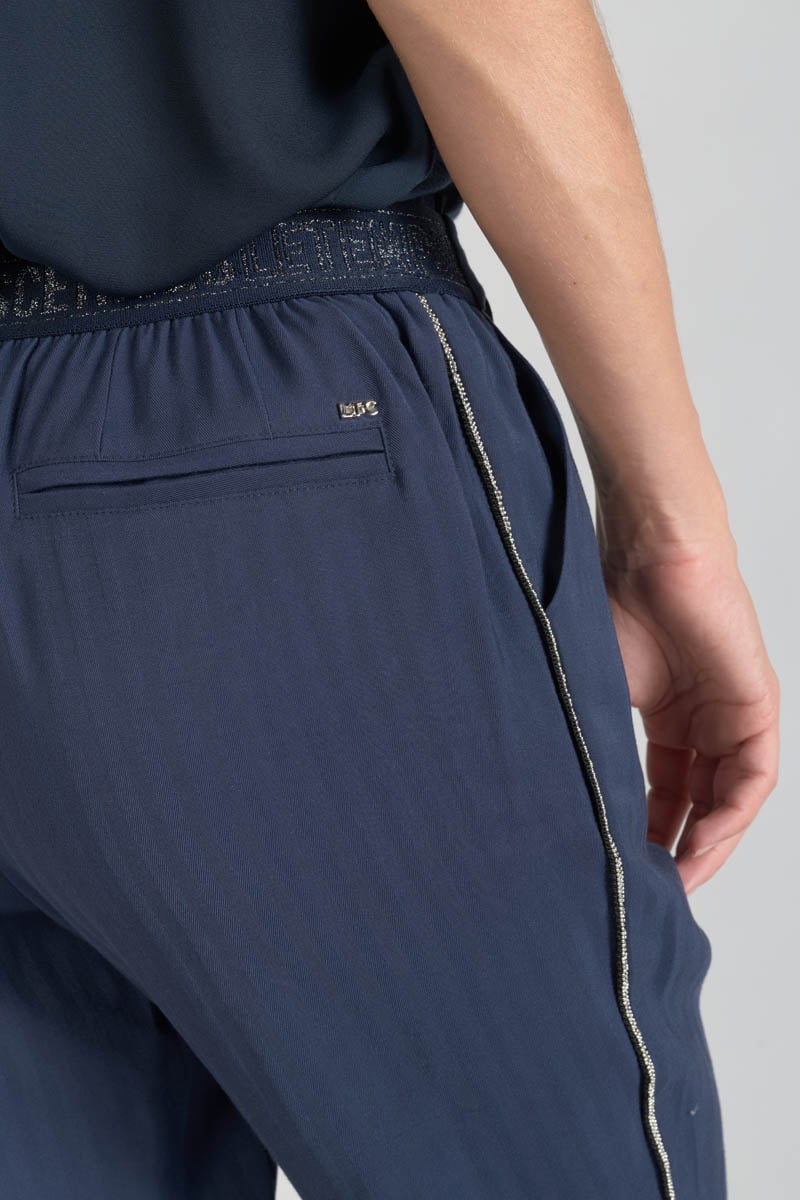 Hose Reydel in Marineblau mit asymmetrischem Verschluss