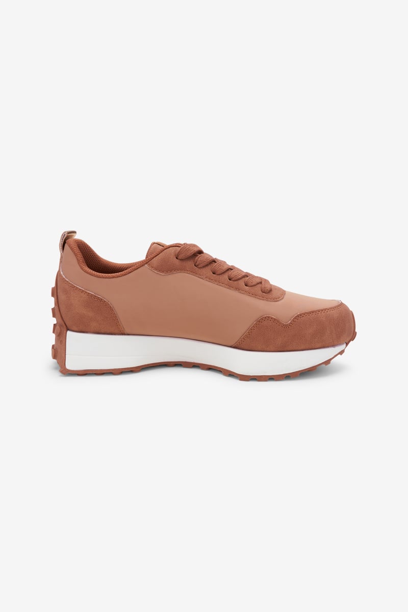 Run Sneakers in camel