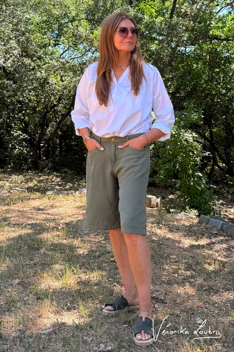 Bermuda Anaïs aus khakifarbenem Jeansstoff by Véronika Loubry