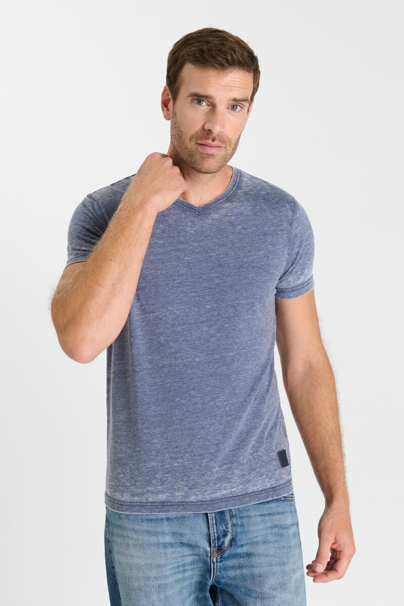 Akru T-shirt