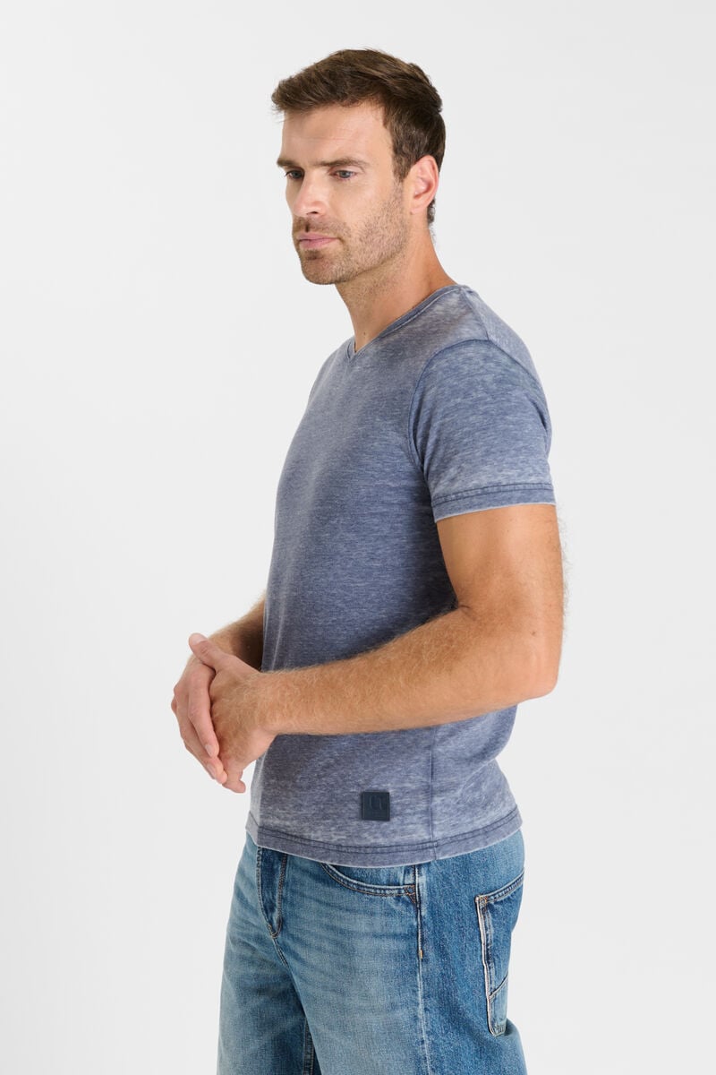 Akru T-shirt