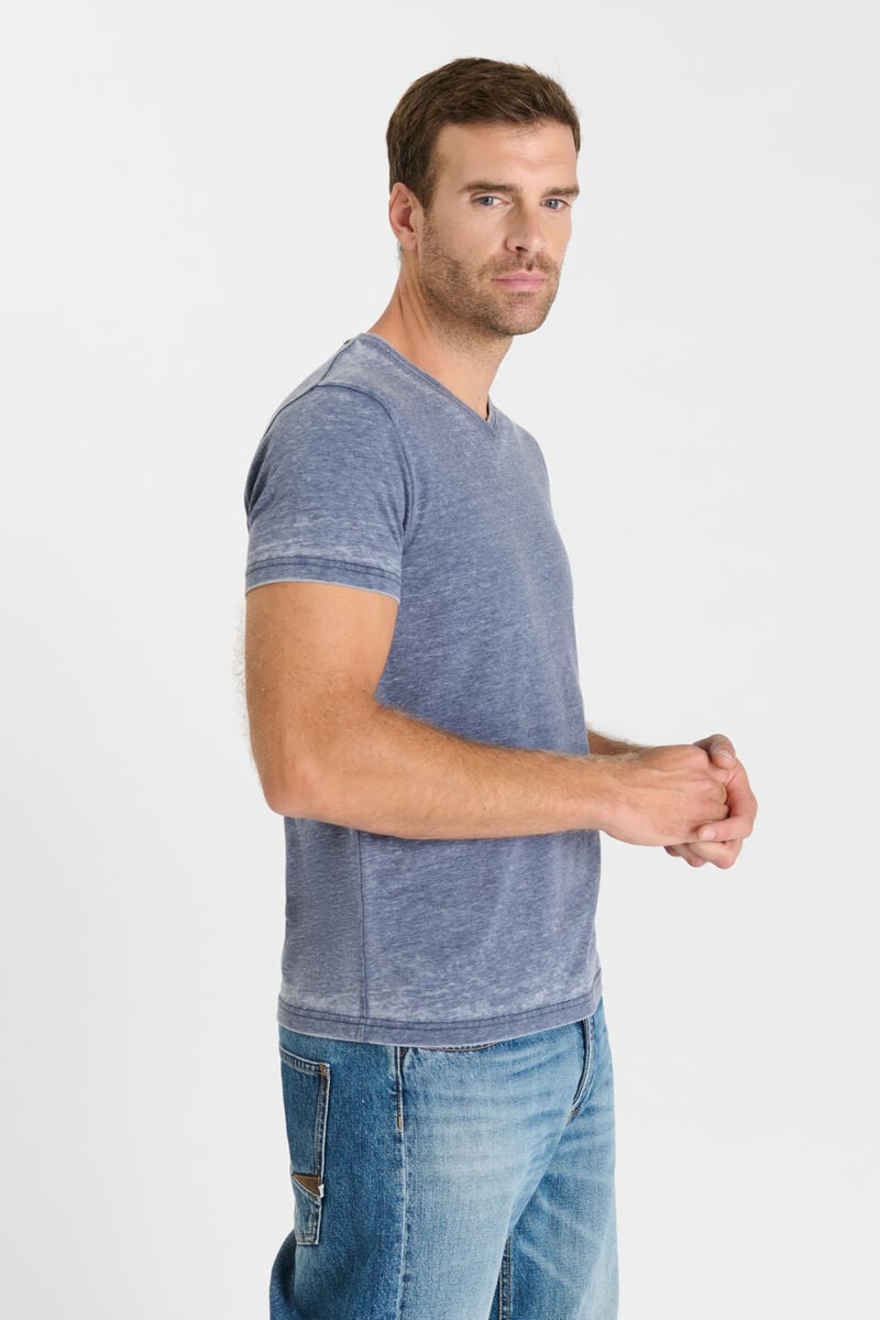 Akru T-shirt