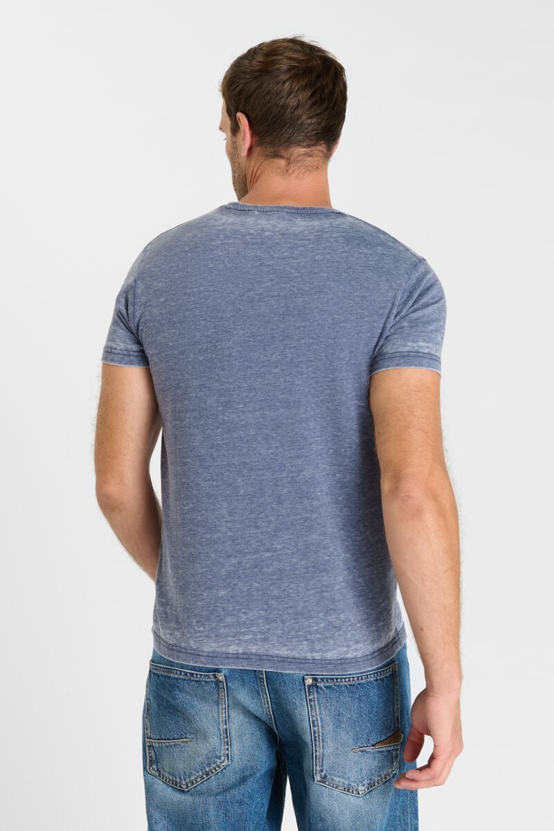 Akru T-shirt