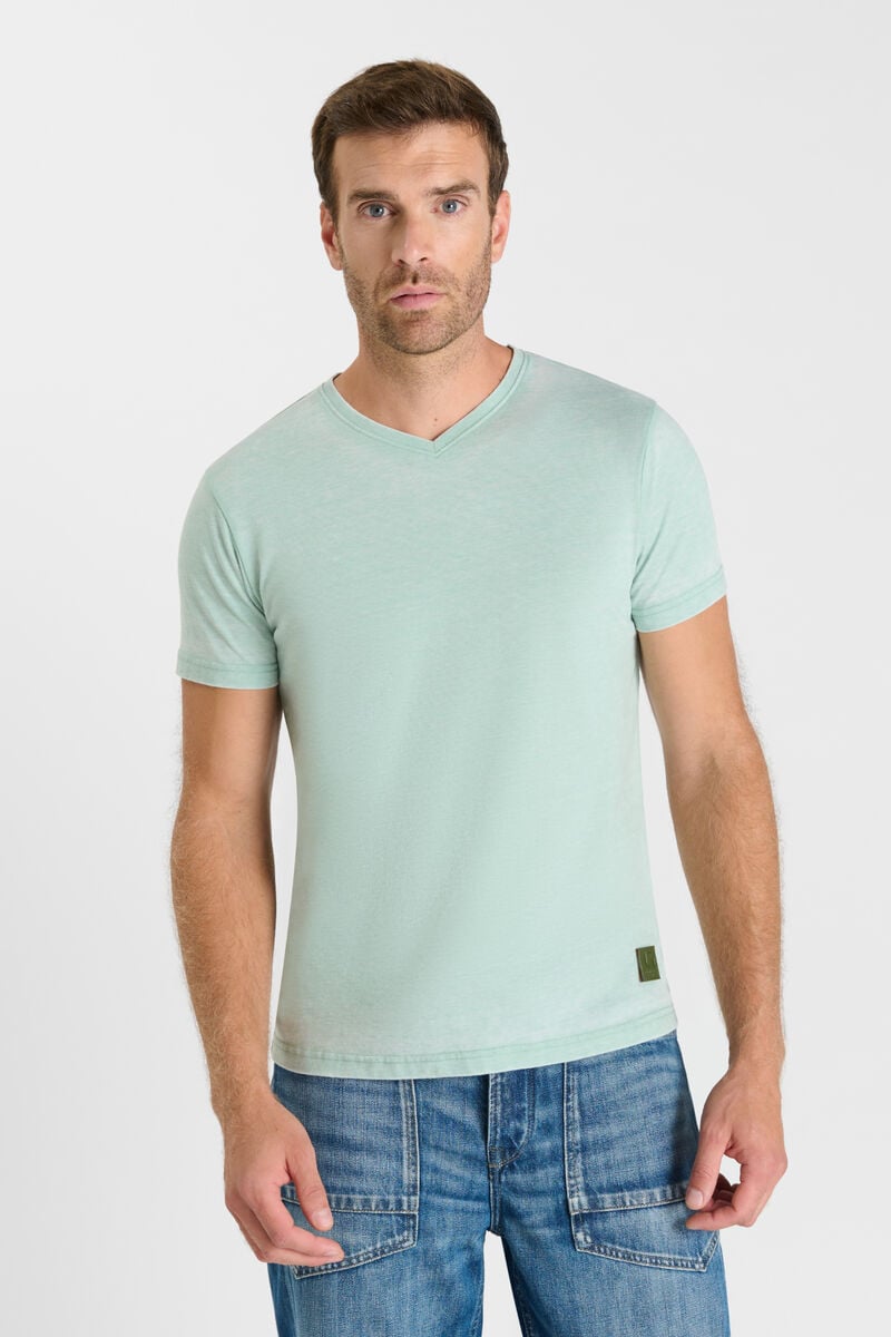 Akru T-shirt