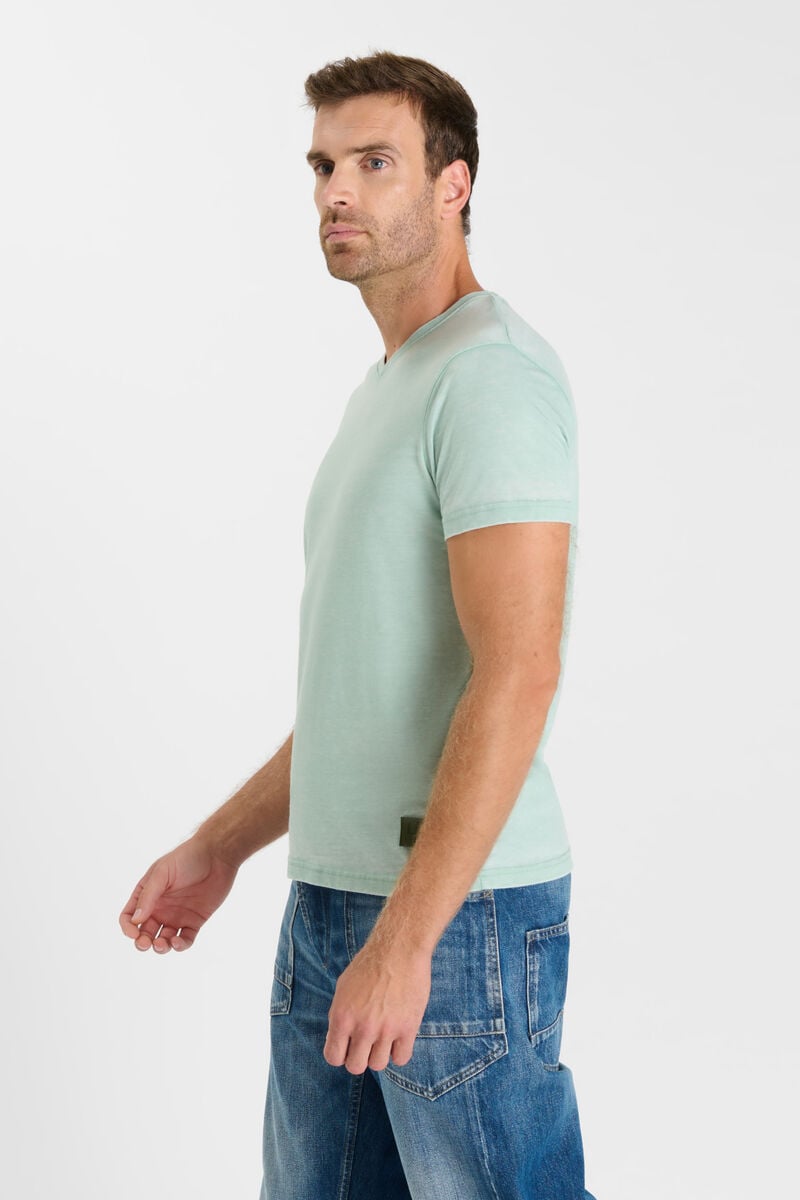 Akru T-shirt