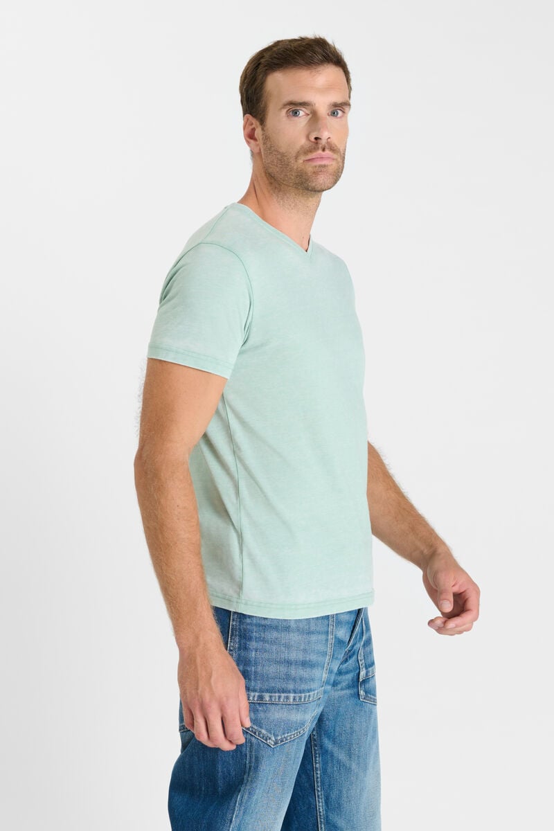 Akru T-shirt