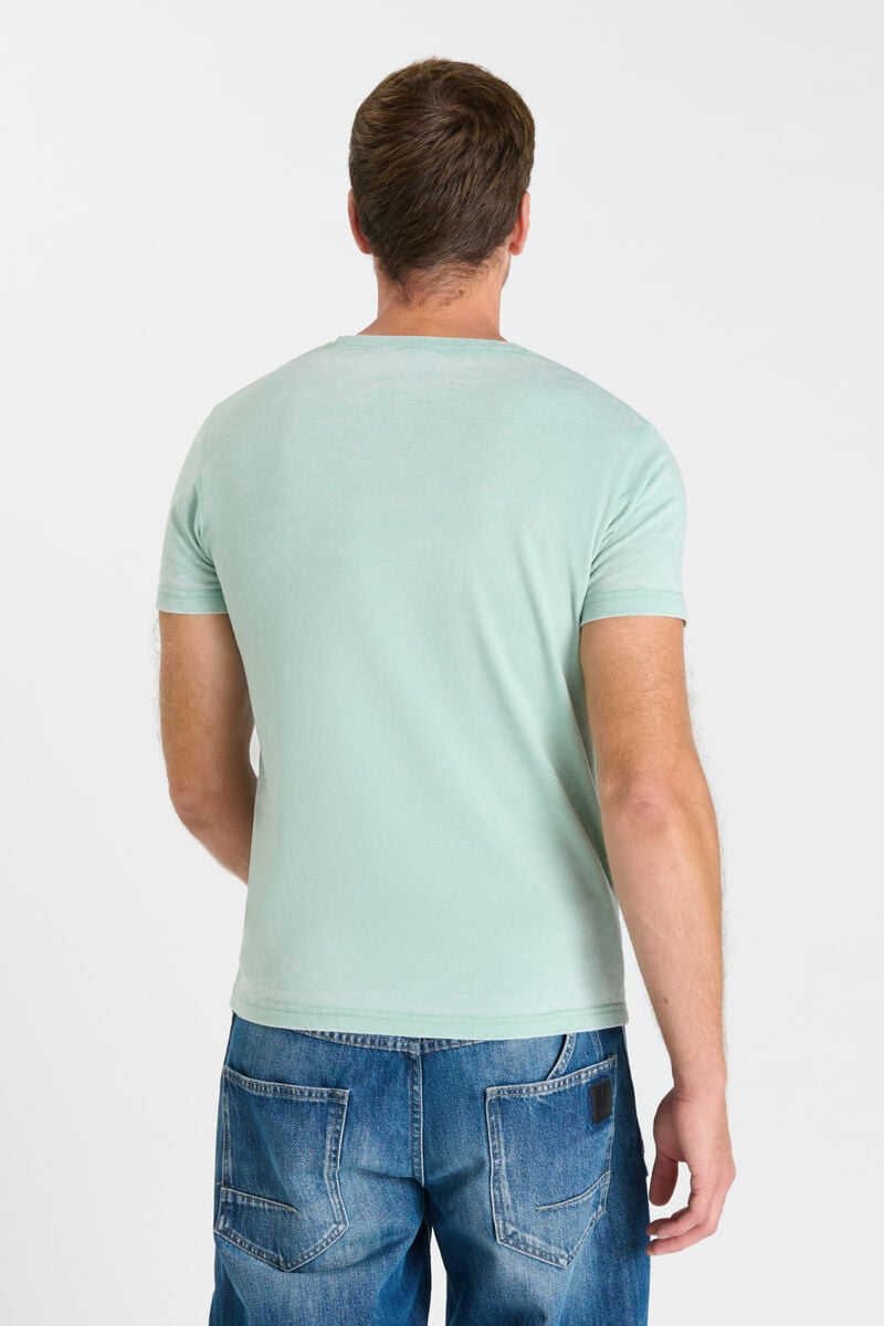Akru T-shirt