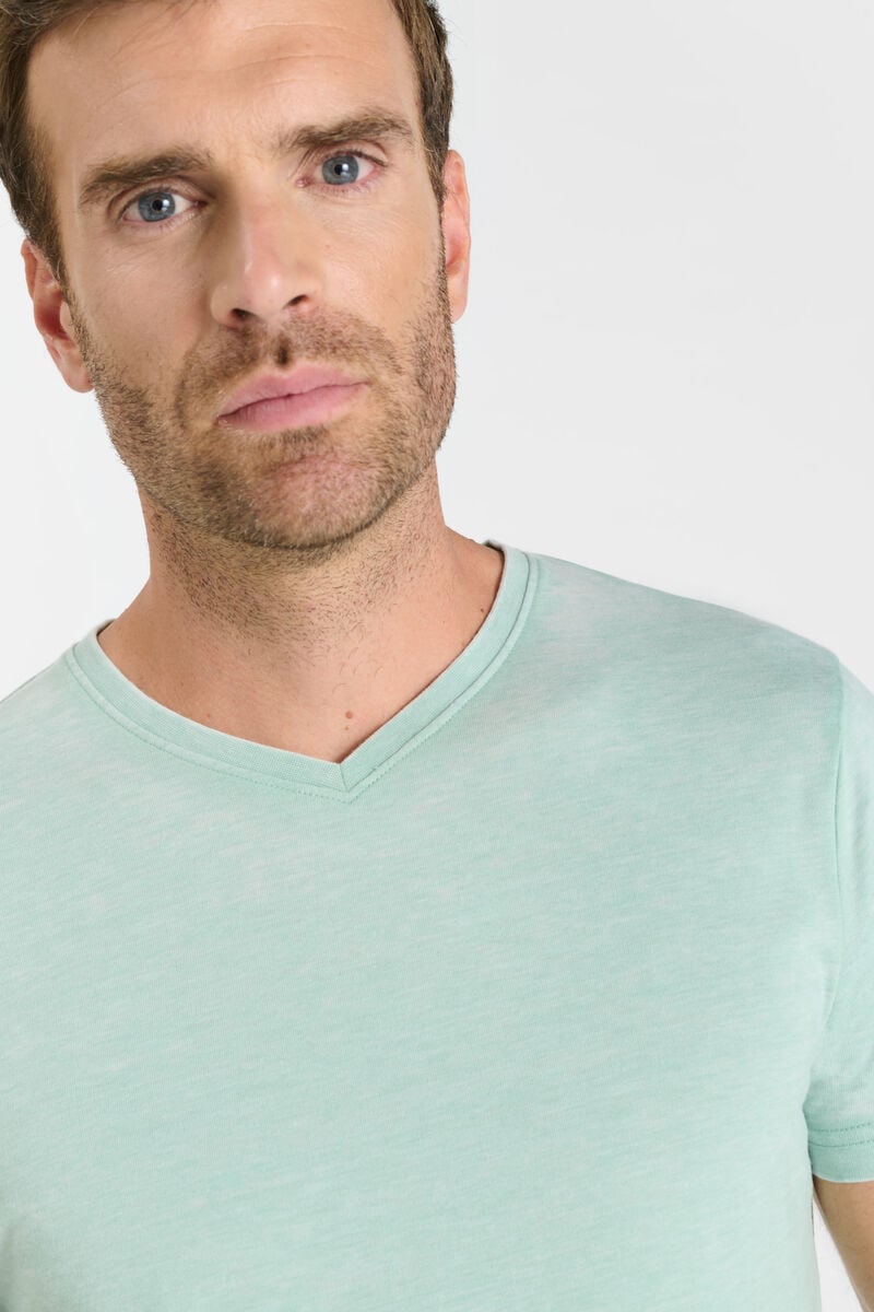 Akru T-shirt
