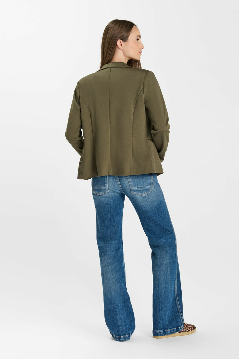 Jacke Lesly