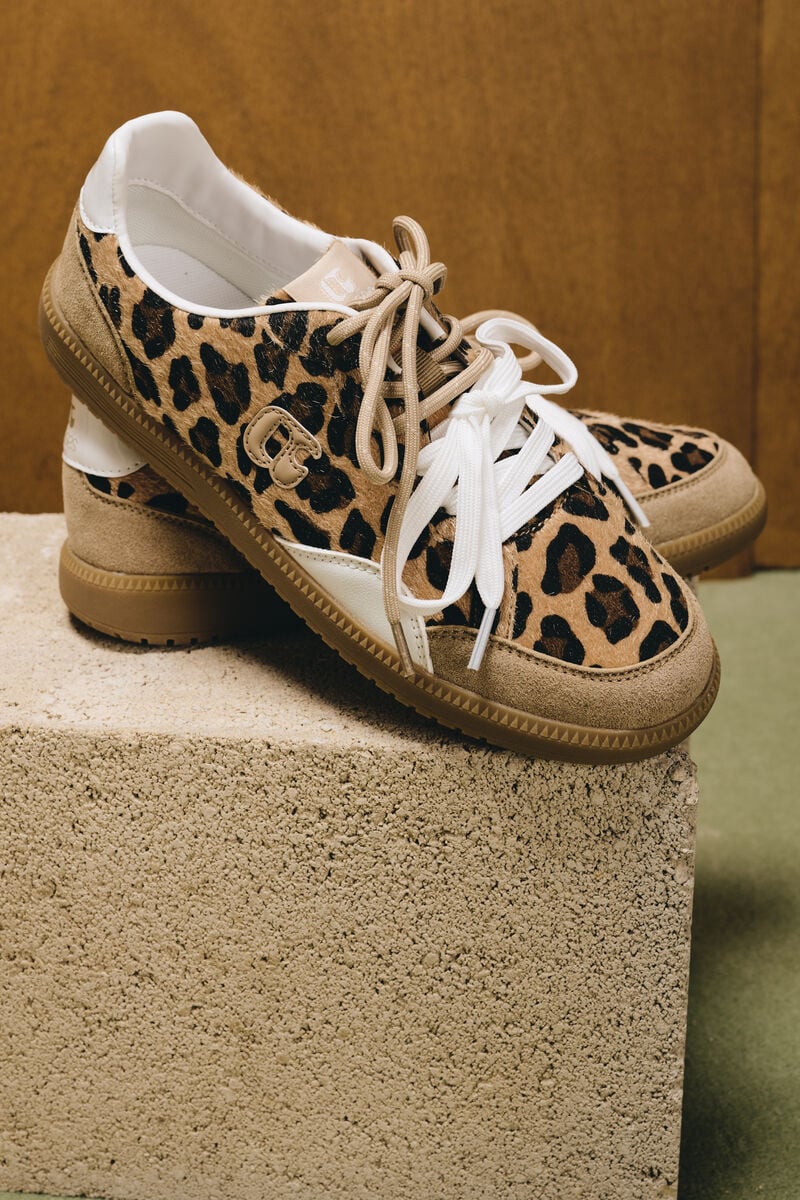 Tess Leo Sneaker