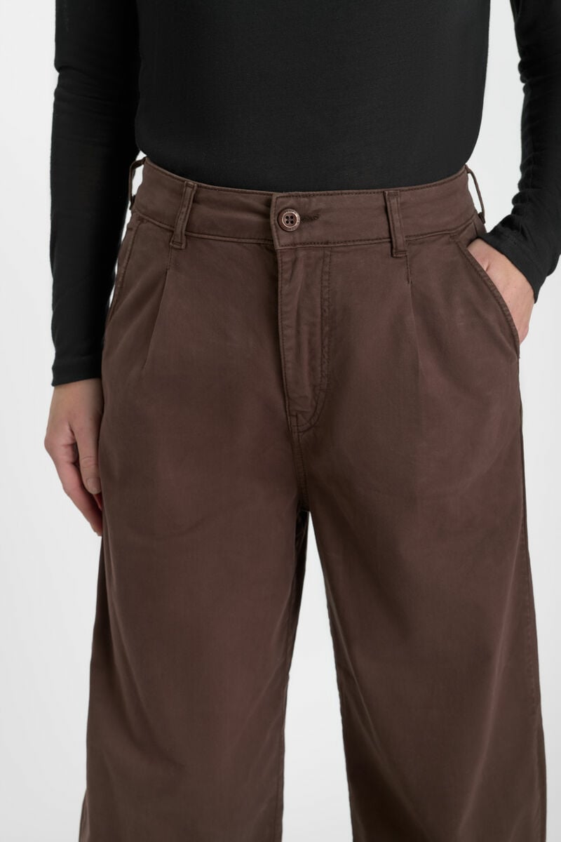  Tasia Hose