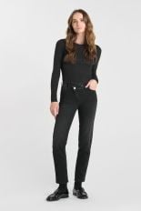 BLACK / BLACK