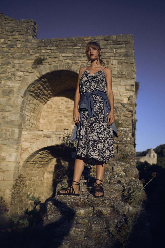 Langer Rock Cassand mit schwarz-weißem Blumenmuster