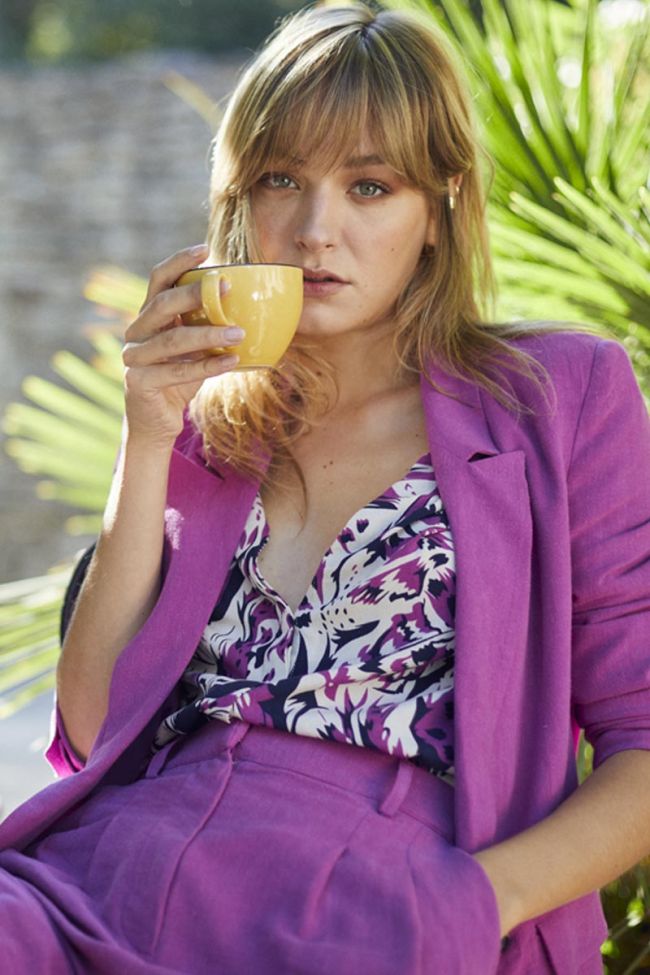 Bluse Gabryel mit Dschungelmuster in Violine