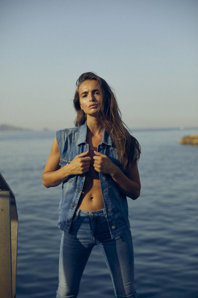 Ärmellose Jacke Galinat aus blauem Jeansstoff