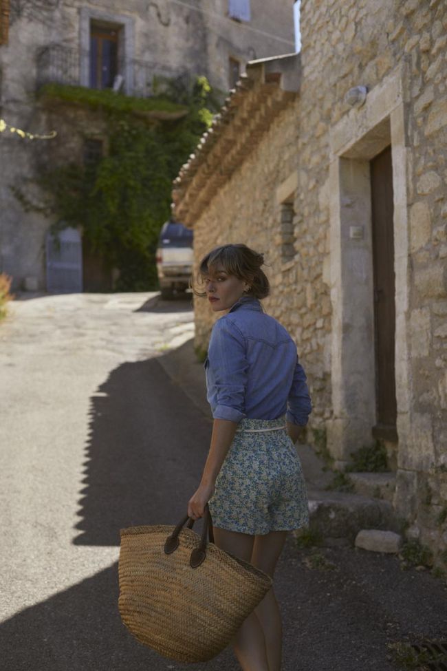 Shorts Lamet mit grünem und blauem Blumenmuster