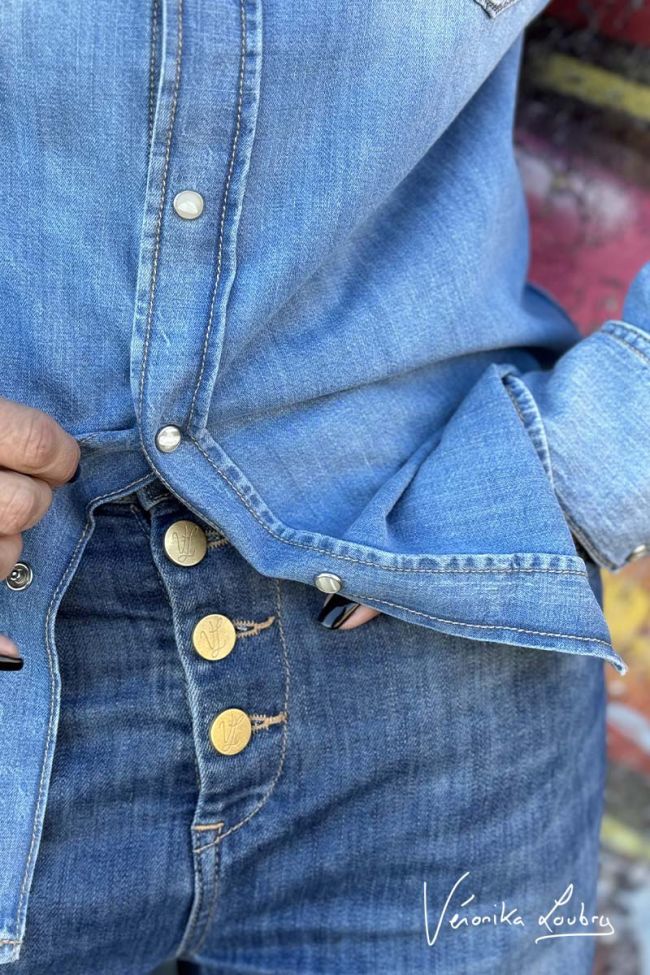 Loose Shirt aus hellblauem Jeansstoff Gérard by Véronika Loubry