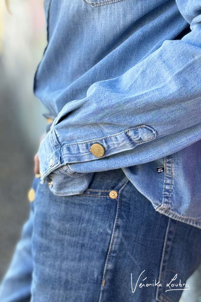 Loose Shirt aus hellblauem Jeansstoff Gérard by Véronika Loubry