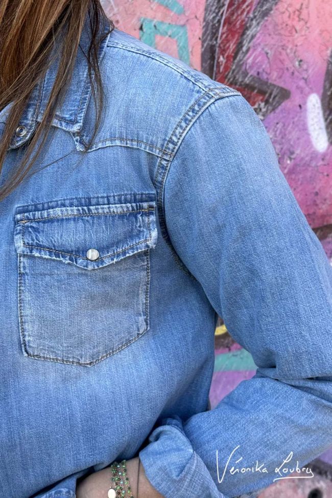 Loose Shirt aus hellblauem Jeansstoff Gérard by Véronika Loubry