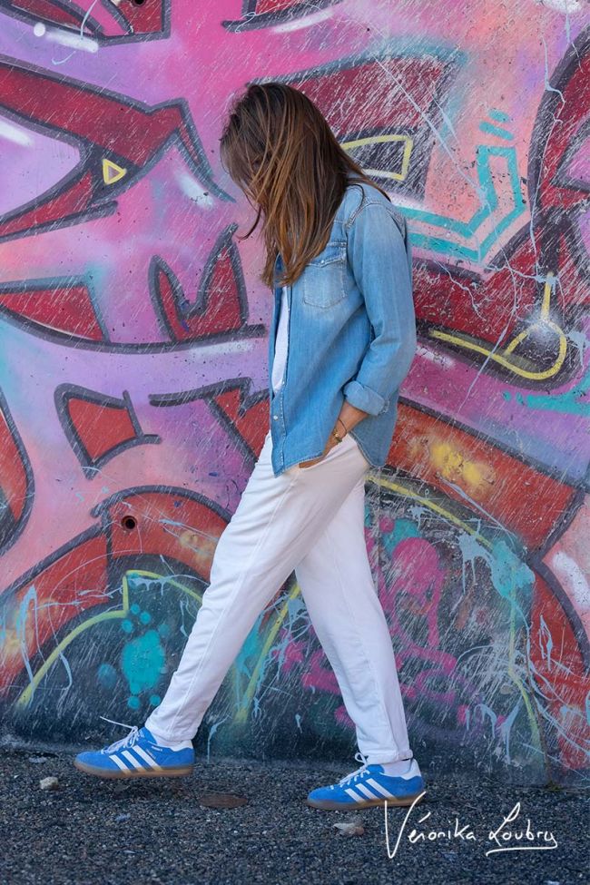 Loose Shirt aus hellblauem Jeansstoff Gérard by Véronika Loubry