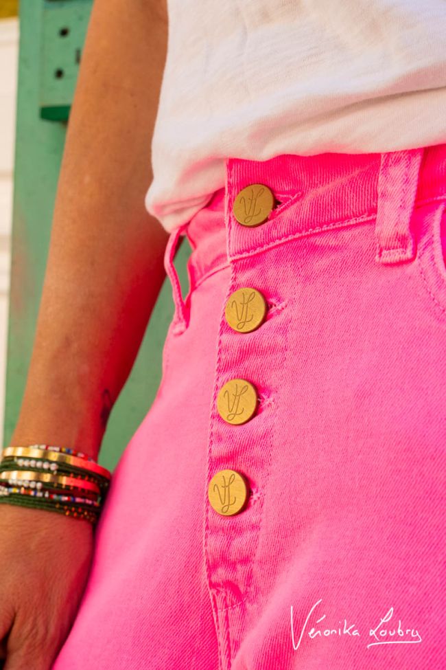 James 400/60 girlfriend by Véronika Loubry Jeans mit hoher Taille in Neonpink.