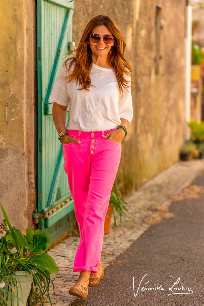 James 400/60 girlfriend by Véronika Loubry Jeans mit hoher Taille in Neonpink.