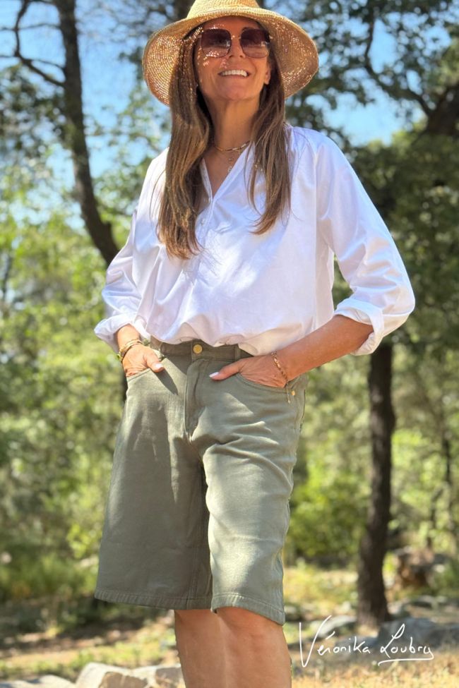 Bermuda Anaïs aus khakifarbenem Jeansstoff by Véronika Loubry