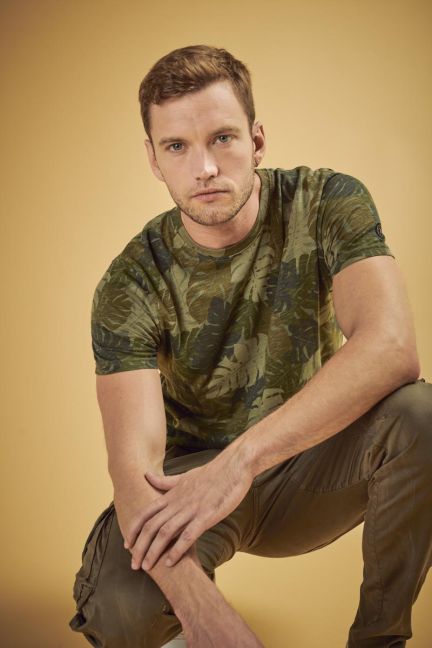 T-Shirt Jung mit Dschungelmuster in khaki