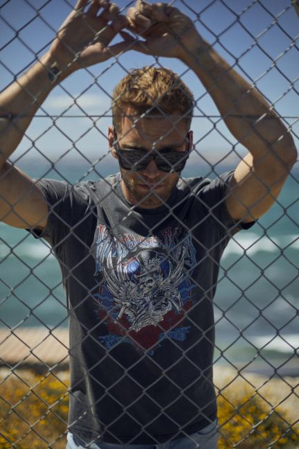 T-Shirt Tije grau verwaschener Druck