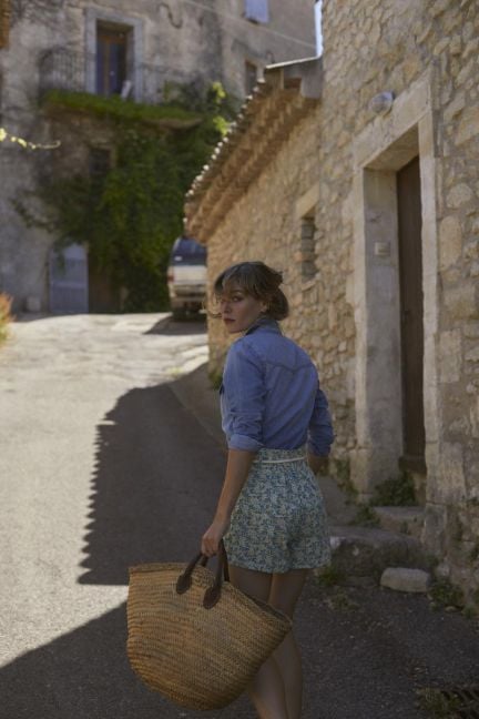 Shorts Lamet mit grünem und blauem Blumenmuster