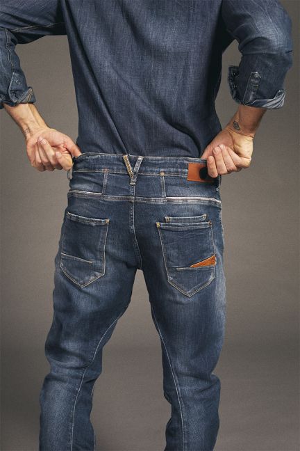 Jeans 900/03 tapered twisted Auteuil destroy blau Nr.3