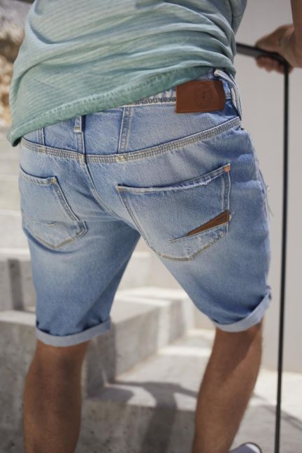Bermuda-Shorts Laredo aus hellblauem Jeansstoff destroyed verwaschen