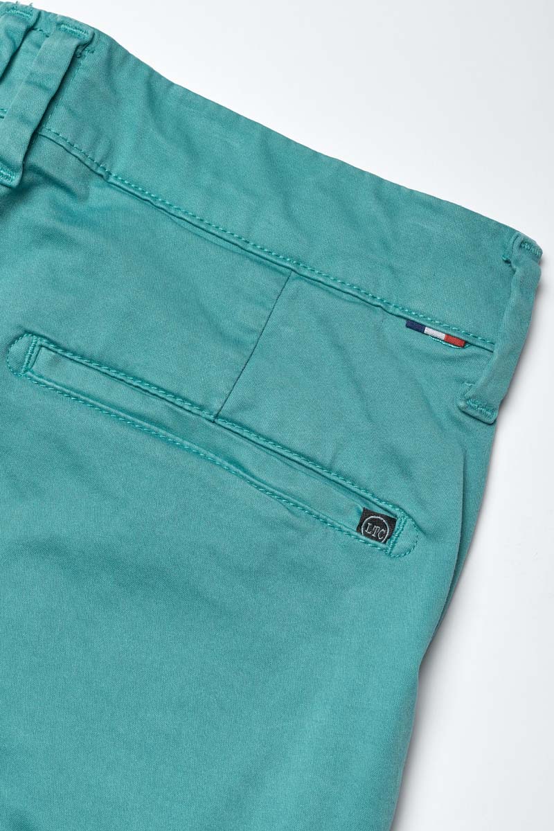 Chino Jas in Wassergrün