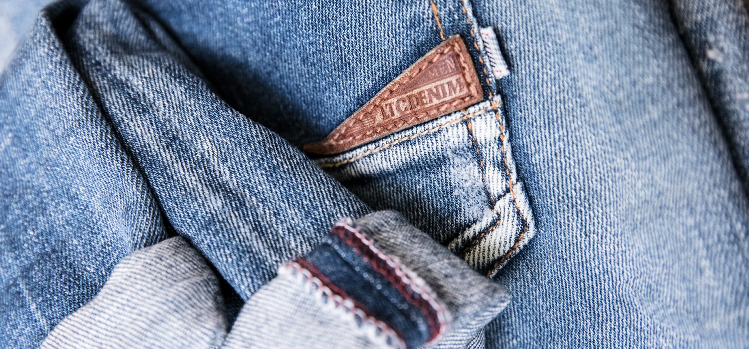 Wie fixiert man die Farbe einer Jeans?
