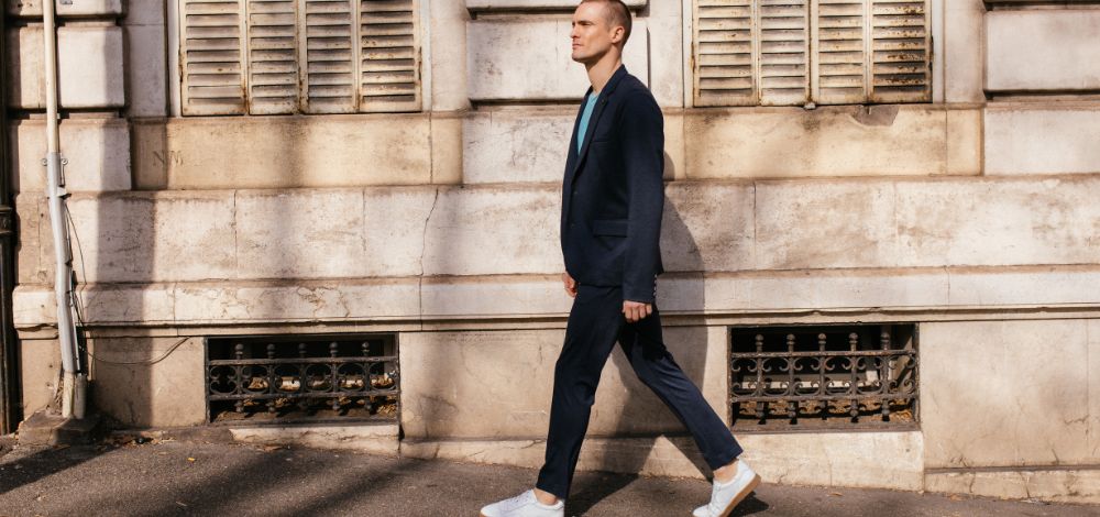Porter le pantalon chino homme en été